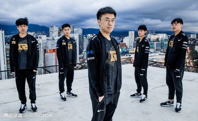 11月份，热刺在英超联赛中连续输给切尔西、狼队和阿斯顿维拉，使他们从领先榜首下滑到第五位。